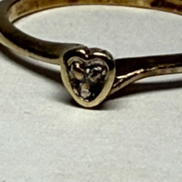 10K Solid Gold Heart Solitaire Ring - Gold - Picture 5 of 5